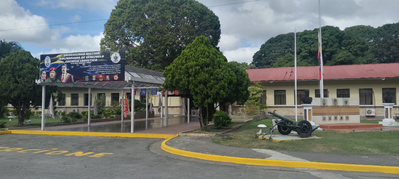 BIENVENIDOS A LAS AULAS DE ESPECIALIZACIÓN DE LA ESCUELA LOGÍSTICA "GB. JOSÉ GABRIEL PÉREZ"